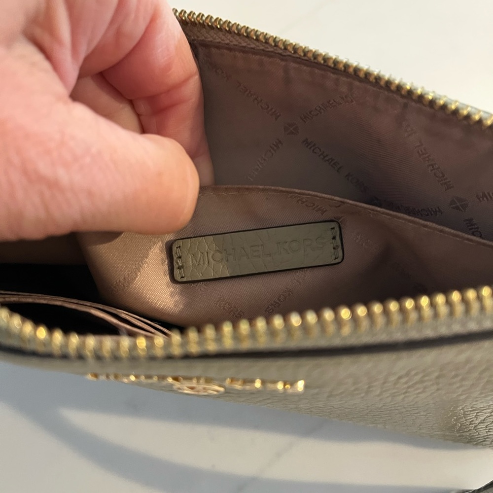 Michael Kors moss green clutch / large wristlet - Picture 3 of 6